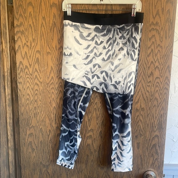 Lululemon Wunder Under Pant SE Dance Size 8 Pretty Plume Angel Wing Black - Picture 2 of 7